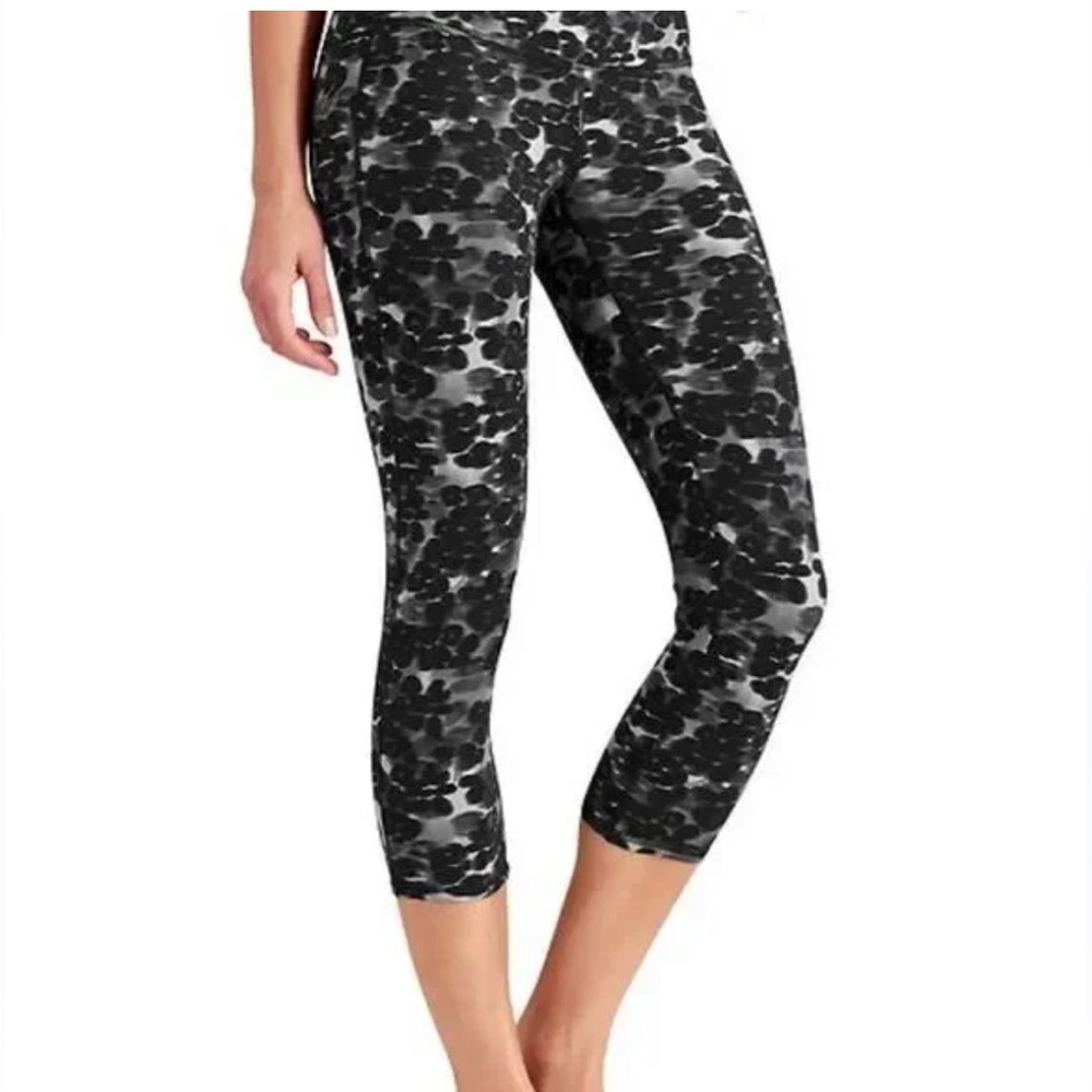 Athleta Cheetah Chaturanga Leggings Black Gray Leggings Capri Cropped XS